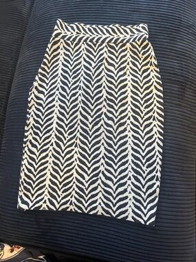 Diane Von Furstenberg Black and White Chevron-Leaf Pencil Skirt
